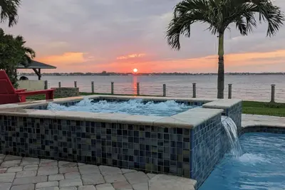 Image de Dolphin Paradise-5 Bdrm-Riverfront-Pool-Game Room