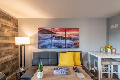 Image de Oceanside condo, full kitchen, ocean view. Fully renovated 2023