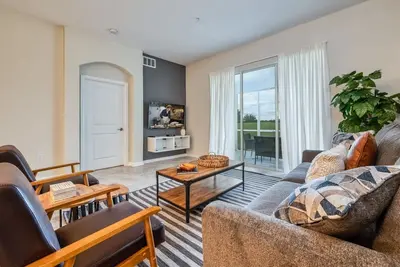 Image de Spacious Condo-Modern Decor, Star Wars Bedroom