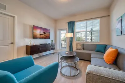 Image de Prime Location-Spacious Condo for 8 Guests