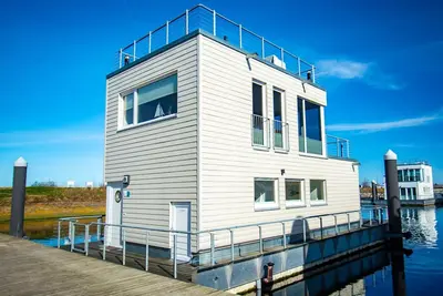 Image de Floating house - On board 1 - Floating on board with sauna, jetty +