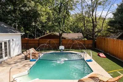 Image de ꕥLuxꕥHeated* Pool\/Hot Tub\/Gamerooms\/Firepit\/Outdoor Shower\/Bunks