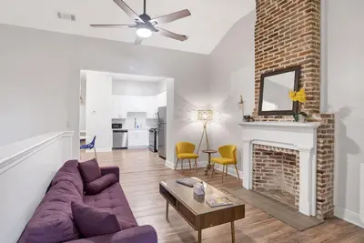 Image de Cozy Apartment in Historic District Downtown Mobile, Newly Renovated & Walkable