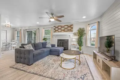 Image de Modern Chic Family Condo