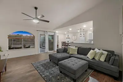 Image de Remodeled home w/ pool and centrally located!