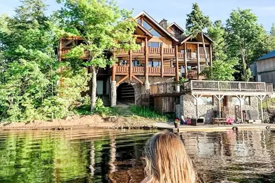 Image de Lakeside, cozy cottage suite, perfect for couple!