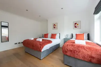 Image de Elegant 5 Bedroom House in Romford