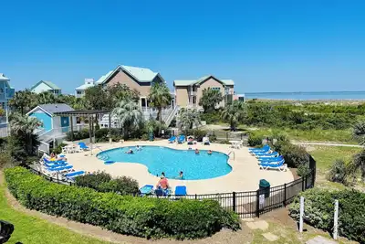 Image de Beach Hideaway! Home away from Home! Pool/Beach View - New listing