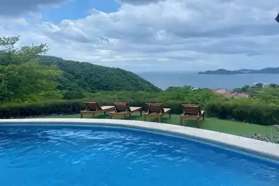 Image de Hillside Treasure 4 Br 3. 5 Bath Amazing Views of Playa Hermosa