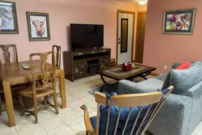 Image de Peek-a-Moo Apt w/patio, paddle boating