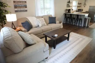 Image de Cozy Lake & Ski Home For Family Of 5 - Bring Your Dog!