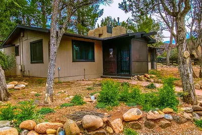 Image de Sedona Perfect! Charming Guest House on 5 Acre Gated Estate boardering Oak Creek