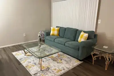 Image de Cozy Retreat, 1. 8 miles to stadium