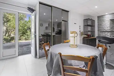 Image de Appartement 'Au Soleil d'Azur' avec terrasse privée, Wi-Fi et climatisation