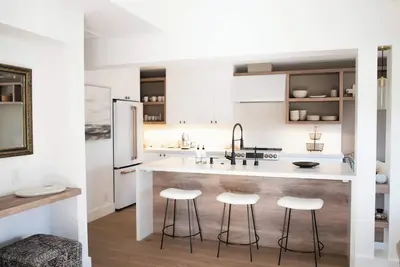 Image de Modern Downtown Sonoma Condo with deck and pool. \n 30-day minimum stay required.