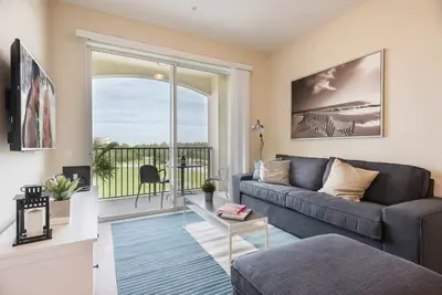 Image de Beautiful Modern Condo in Prime Location