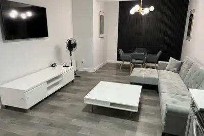 Image de Modern Private Suite in a serene location 15 minutes away from the Airport.