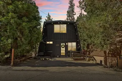 Image de Mountain Retreat: Dog Friendly + Spa Featured in T&L Magazine