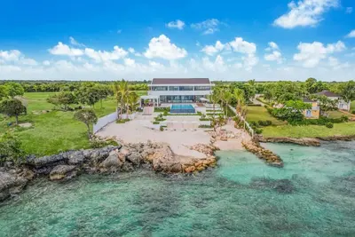 Image de Caleton 24: Amazing ocean front villa w/ beach, pool, full staff & golf carts