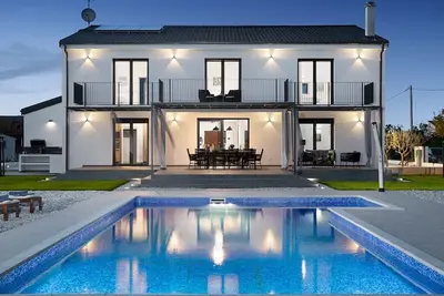 Image de Elegant Villa Dolce Bacio with a swimming pool