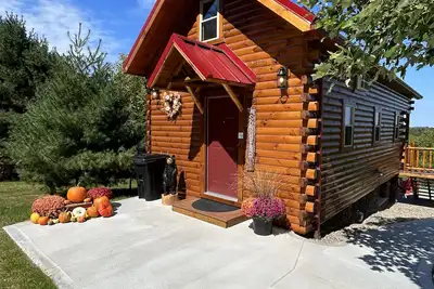 Image de Paradise Peak Cabins “Songbird”outdoor hot tub in the heart of Amish Country