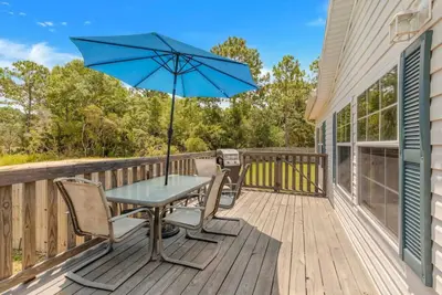 Image de Spacious 4br house w/ large fenced-in Backyard, Fire-pit and Bbq Grill