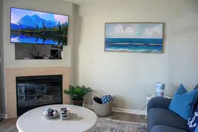 Image de Lakefront Condo - Pool - Waterfront View - Rentable Dock
