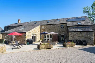 Image de Beautiful old barn converted into holiday accommodation with a woodfired hot tub