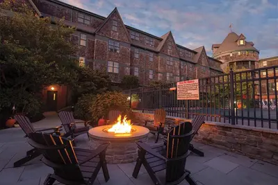 Image de 1 Bedroom Deluxe Condo, Sleeps 4, in Downtown Newport, Long Wharf Resort!