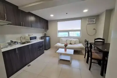 Image de Quezon City 2br Condo Unit for 4Pax w/ Pool Access\n