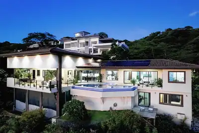 Image de Solar Hot tub, Walk to Beach, Daily Housekeeping Included