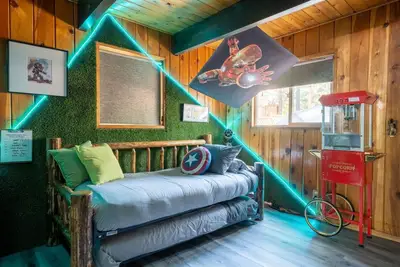 Image de 10 mins to Ski with Spa Ac Firepit Hammock Dogs