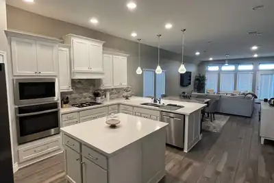 Image de Elegant home centrally located between Austin and San Antonio