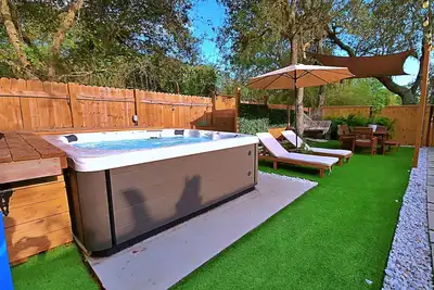 Image de Hidden Gem - Hot Tub/ Fire Pit/ Hammock/ Grill Area