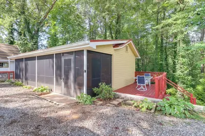 Image de Cozy Blairsville Studio w\/ Deck: 15 Yards to Lake!