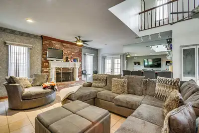 Image de 4 Mi to Bourbon St: Spacious Retreat w/ Wet Bar!