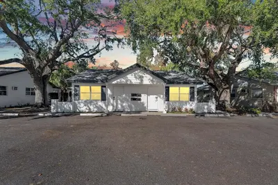 Image de South Tampa Escape|Contemporary Apartment