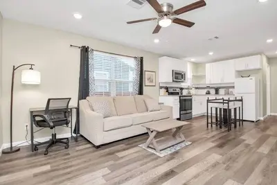 Image de Comfy+Lovable Home | Near Dwntwn Hou| Fast Wi-Fi