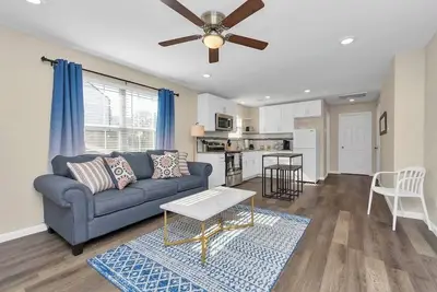 Image de Charming+Cozy King Suite | Near Dwntwn| Pets