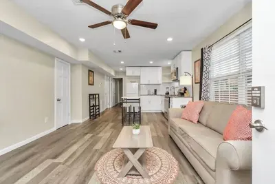 Image de Comfy+Lovable Home|Near Dwntwn Hou| Fast Wi-Fi