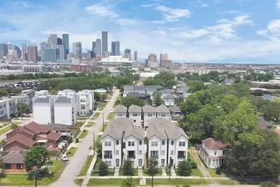 Image de 2homes|The Hou Experience|Sleep24|Downtown|17Beds