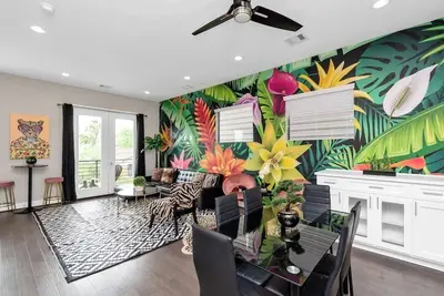 Image de TheNeonJungle|Hou-Experience|12guests|8Beds