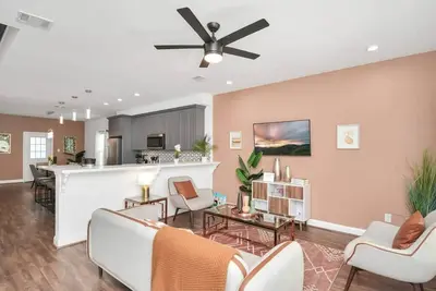 Image de Charming+Cozy|3Bdrm|KingSuite|Sleep8|GatedDriveway