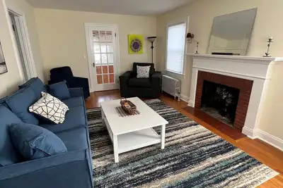 Image de Whitneyville Gem! Close to Yale University & Downtown New Haven!