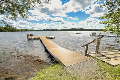 Image de Cozy Lakefront Retreat Sleeps 4, Fully Updated