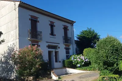 Image de Les hortensias de Jeanne, maison de campagne au pied du massif du Caroux