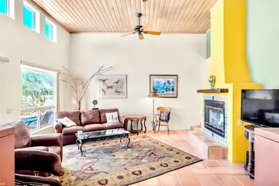 Image de Stylish & Modern Desert Retreat w/ Mountain Views!