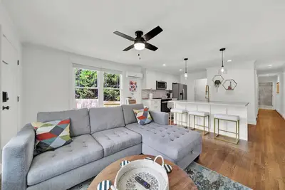 Image de Stay in the center of it all!