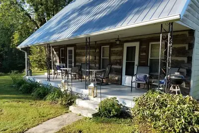 Image de The Cove Cozy Country Cottage. . . 30 seconds from Patoka Lake. . . sleeps 12
