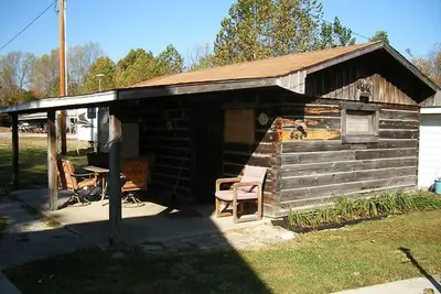 Image de The Cove Rustic Bunkhouse. . . 30 seconds from Patoka Lake. . . sleeps 5
